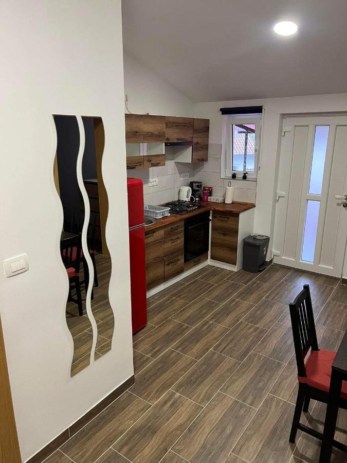 Apartma Mia Črni Kal Exteriör bild